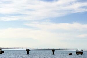 【夢日記】デザイナーズハウスでポケベルをいじる女