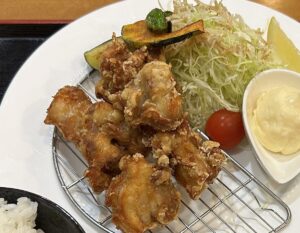 【夢日記】吹き抜け三階の呪われた家と、くされパン屋